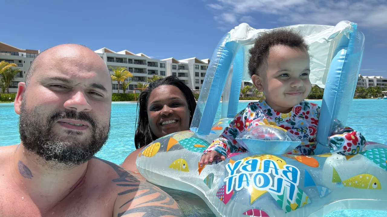 Amia and her family enjoying the pool together